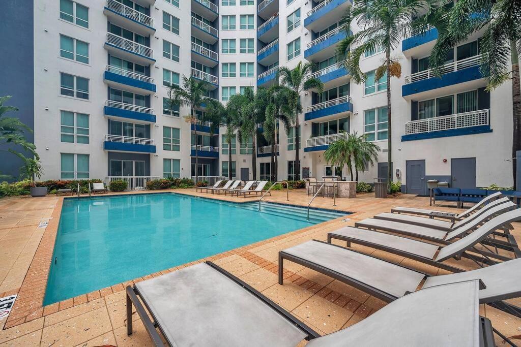 Luxury Apt 3 Mins To Dt Tampa -Pool-Gym-Balcony Dış mekan fotoğraf